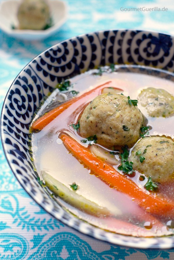 Matzo-Ball-Soup-aka-Mazze-Klosssuppe | GourmetGuerilla.de