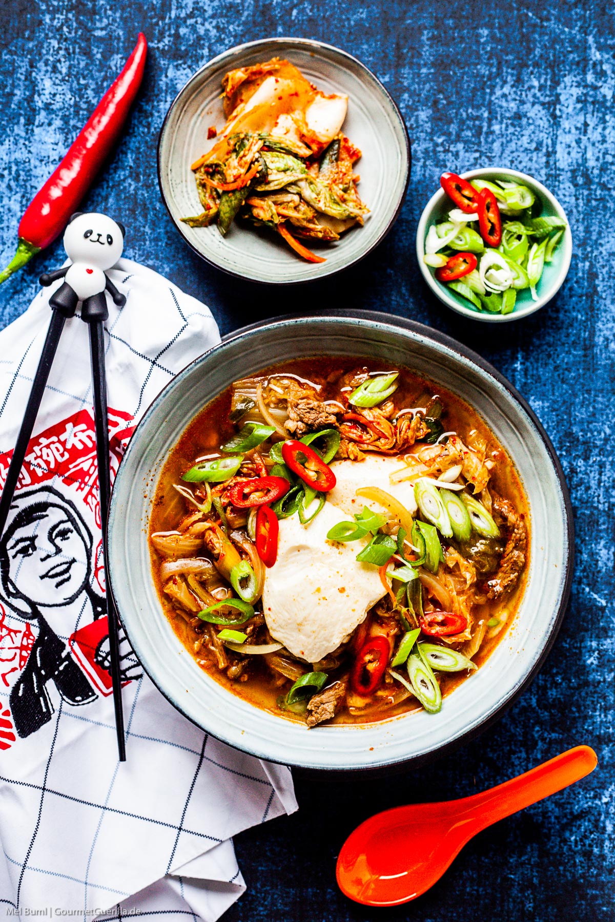 Koreanischer Tofu Eintopf mit Kimchi in 15 Minuten fertig für großes