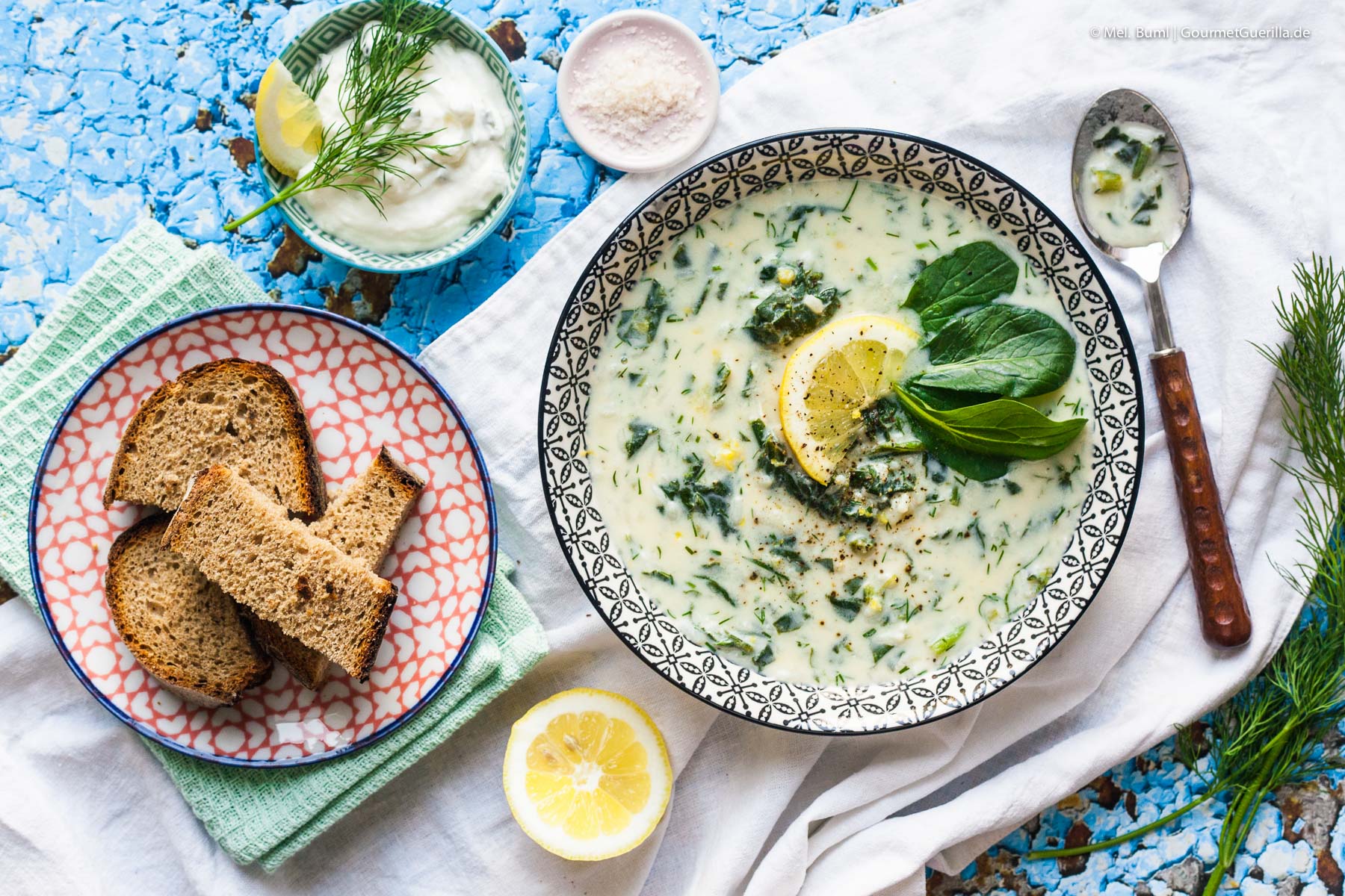 Griechische Avgolemono Suppe mit Spinat, Ei und Zitrone | GourmetGuerilla.de