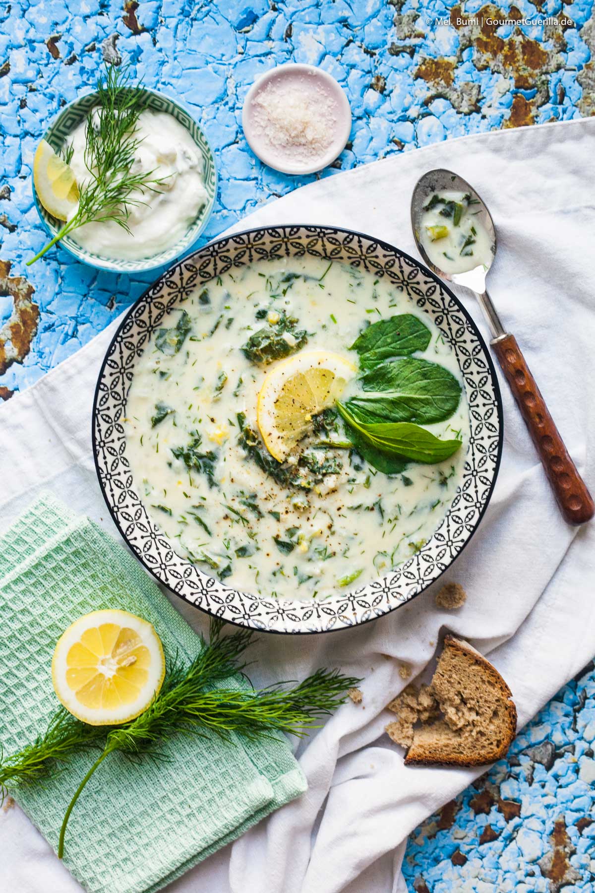 Griechische Avgolemono Suppe mit Spinat, Ei und Zitrone | GourmetGuerilla.de