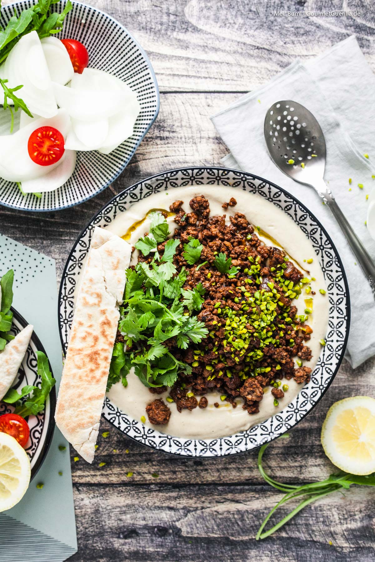 Hummus Jerusalem-Style mit pikantem Rinderhack und Pistazien | GourmetGuerilla.de