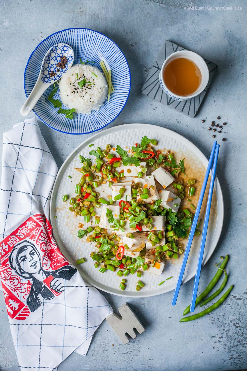 Grüne Wok-Bohnen Szechuan auf Seidentofu – veganes Asia-Fosfood | GourmetGuerilla.de