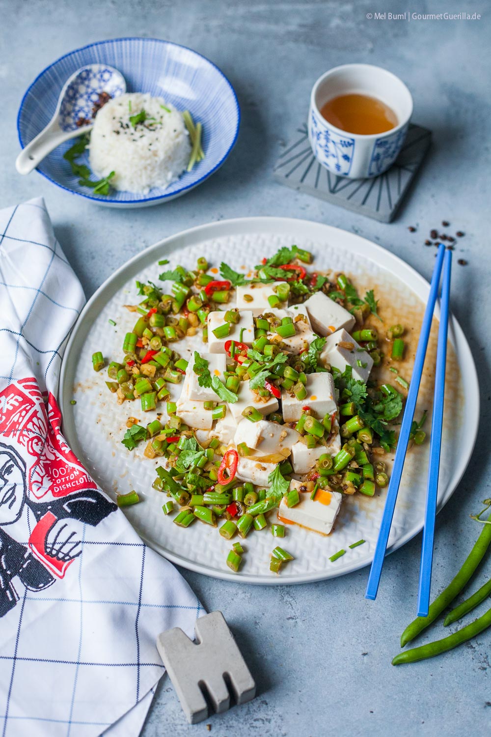 Grüne Wok-Bohnen Szechuan auf Seidentofu – veganes Asia-Fosfood | GourmetGuerilla.de