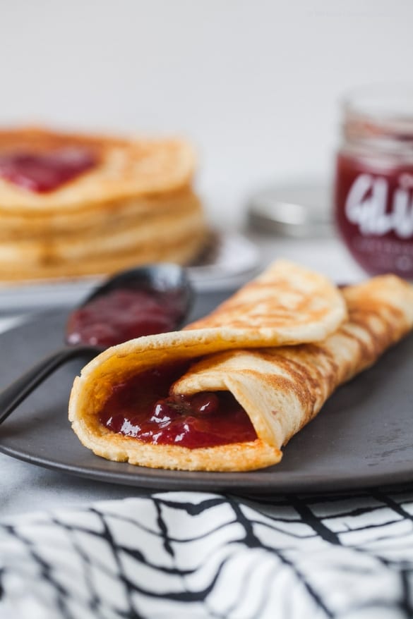 Fluffige Petzi- Pfannkuchen mit Erdbeermarmelade, Teenagergewitter und ...