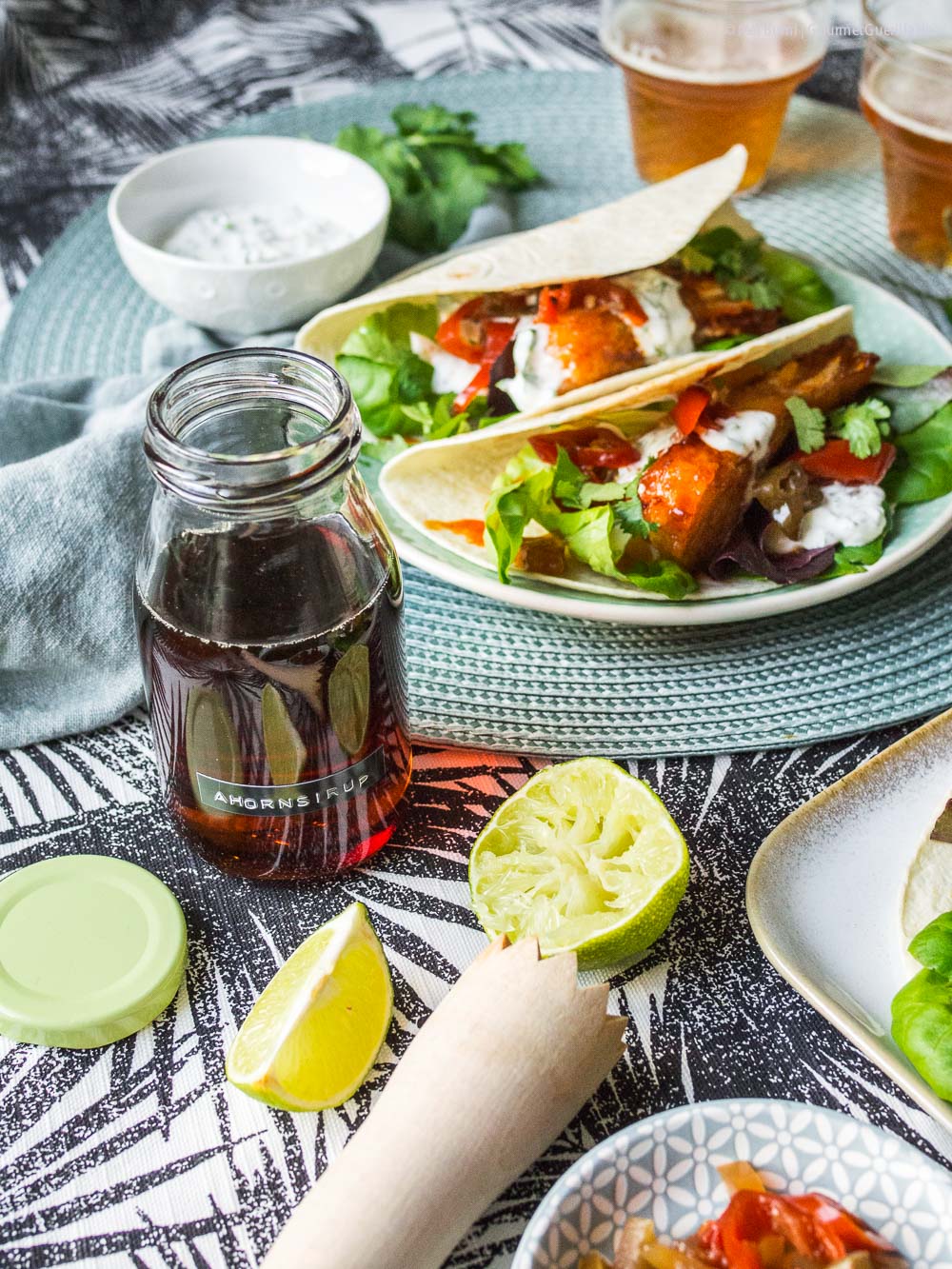 Rauchige Fisch-Tacos mit Limetten-Koriander-Mayo und Jalapenos – Sommerrezept mit Kanadischem Ahornsirup | GourmetGuerilla.de