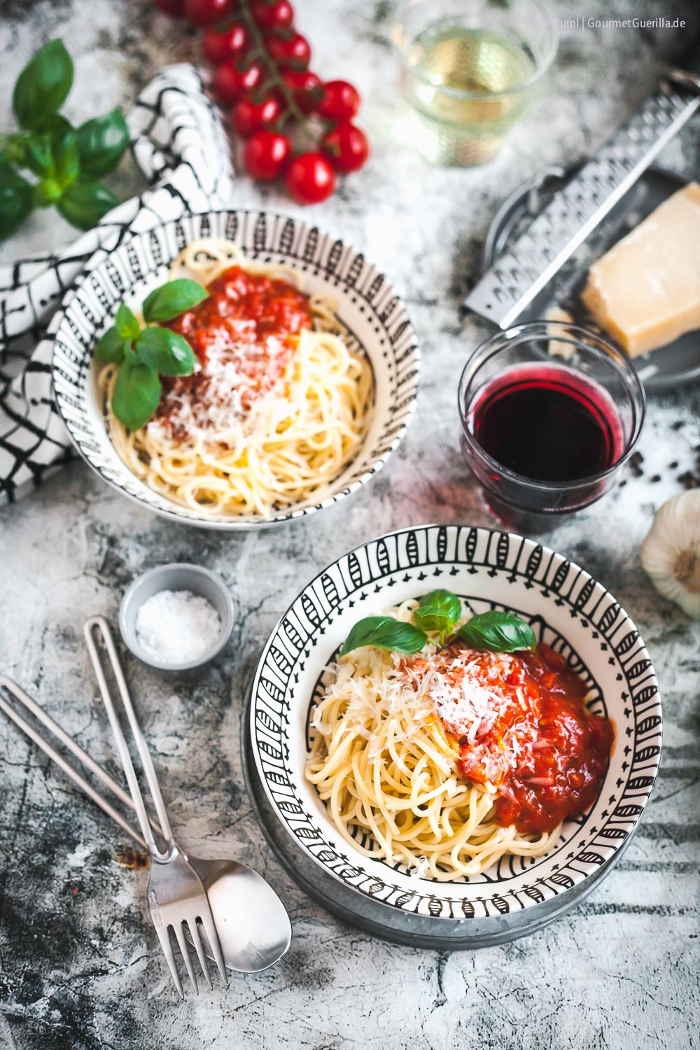 Schnelle Spaghetti mit selbstgemachter Tomatensoße. Mein Lieblings ...