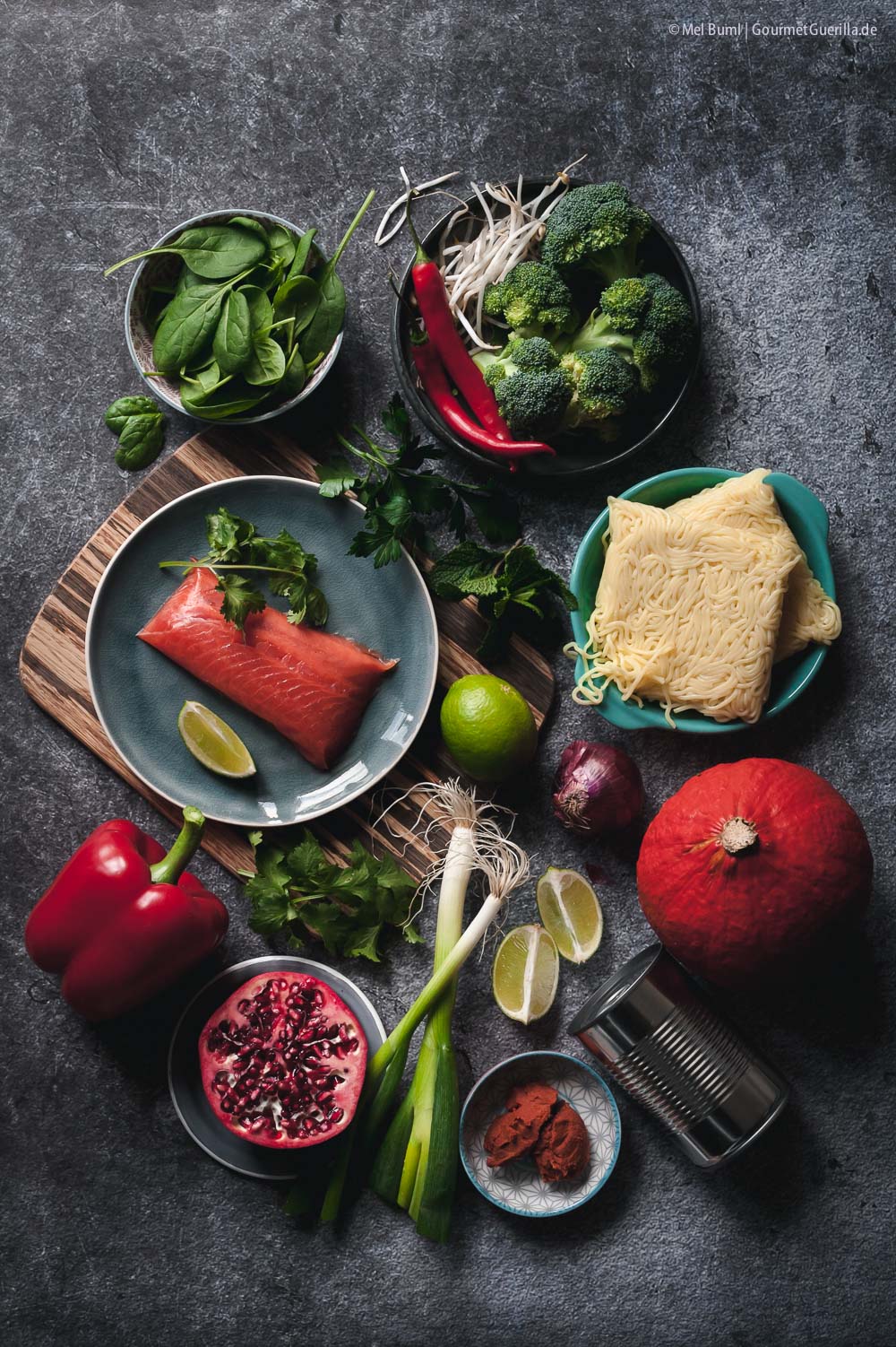 Zutaten Winterliche Kürbis-Laksa mit viel Gemüse, zartem Lachs und Granatapfel Nudelsuppe aus Malaysia | GourmetGuerilla.de