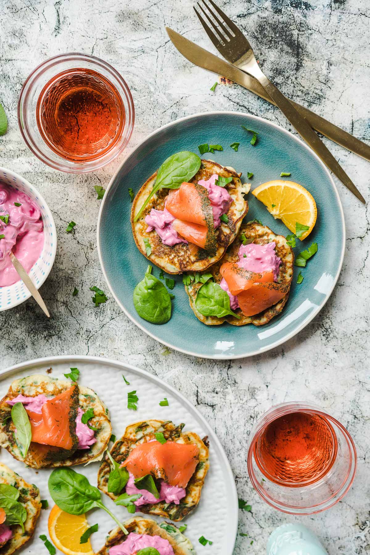 Low Carb Spinat-Blini mit Rote Bete Creme und Graved Wildlachs | FoxyFood.de