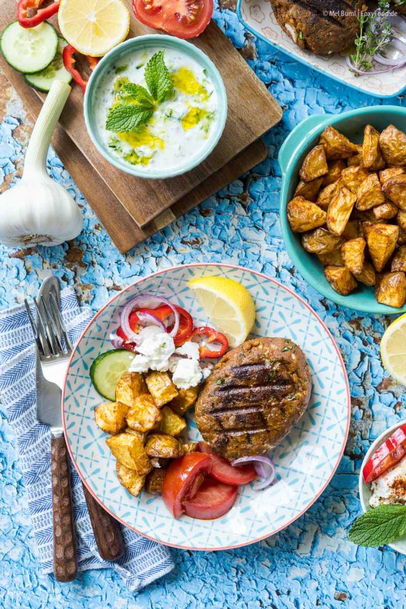 Vegetarische Bifteki mit Feta griechische Frikadellen vom Grill | FoxyFood.de