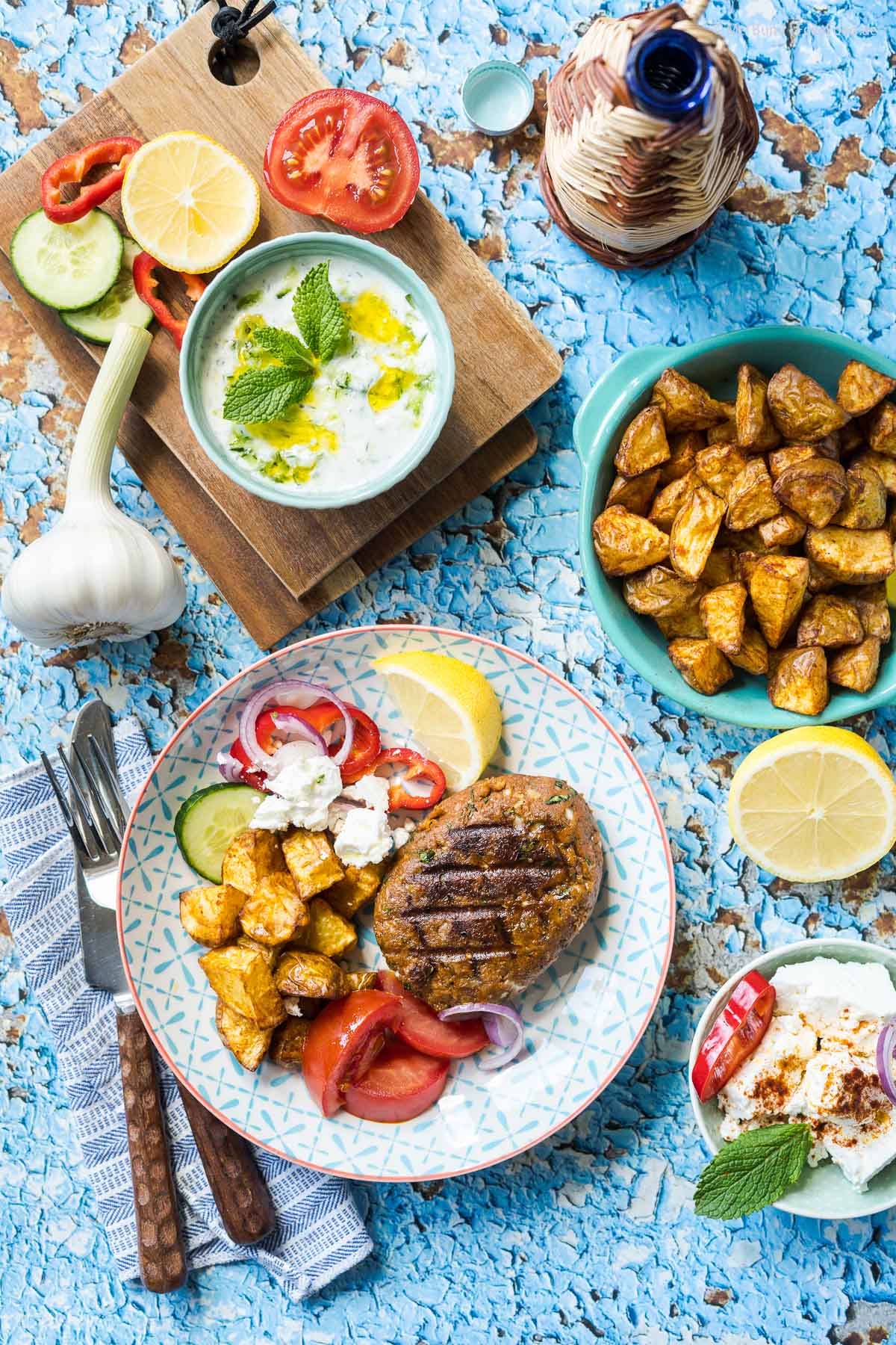 Vegetarische Bifteki mit Feta griechische Frikadellen vom Grill | FoxyFood.de