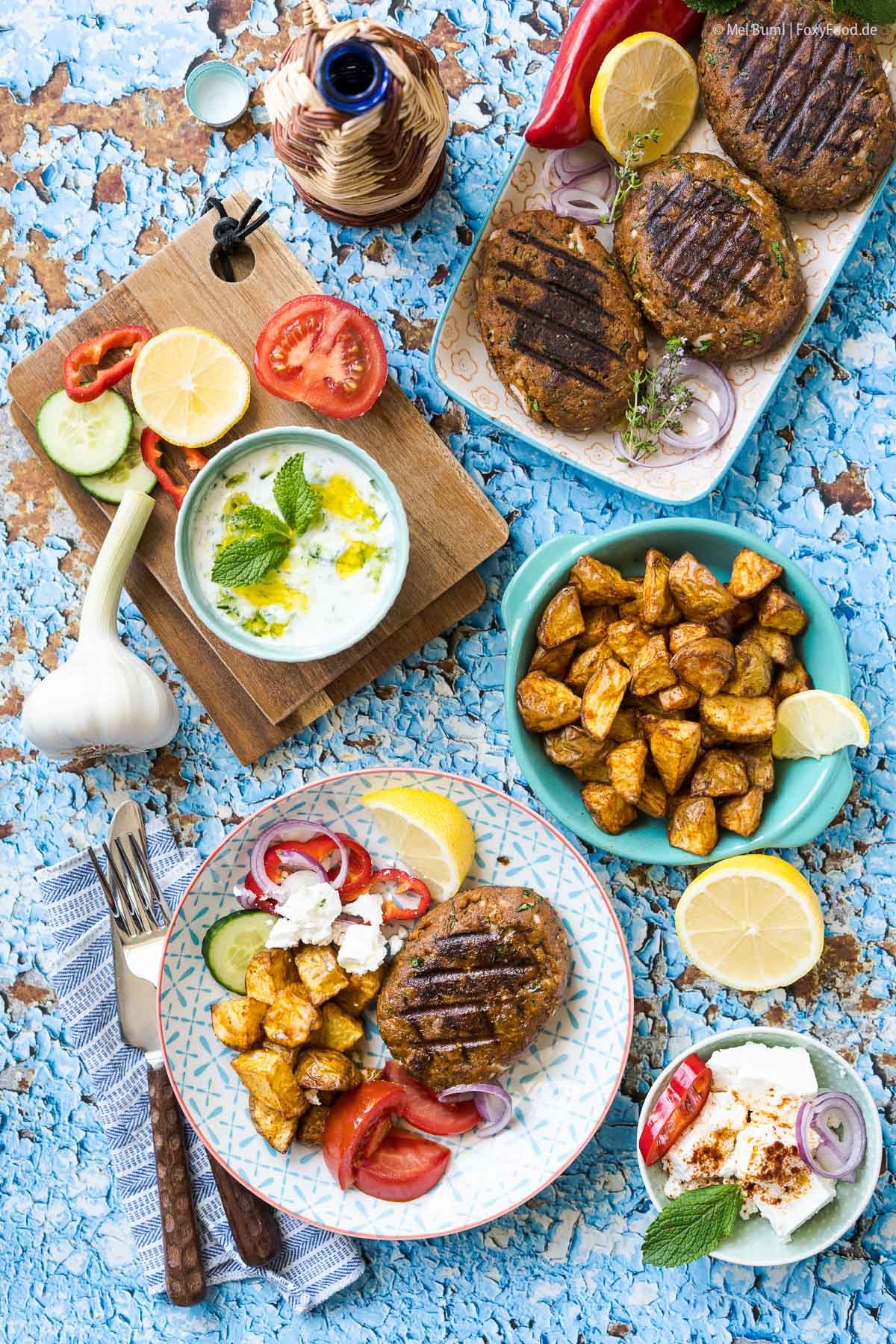 Vegetarische Bifteki mit Feta griechische Frikadellen vom Grill | FoxyFood.de