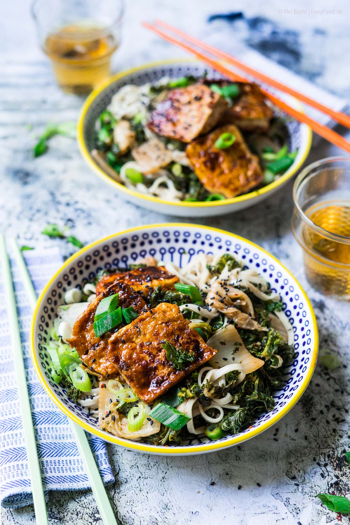 {540 Kalorien} Udon Nudeln mit Grünkohl, Kimchi und glasiertem Tofu. So ...