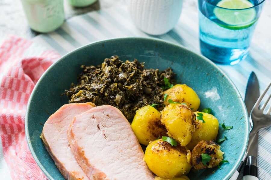 Grünkohl mit Kassler und karamellisierten Röstkartoffeln 540 Kalorien Rezept zum Abnehmen | FoxyFood.de