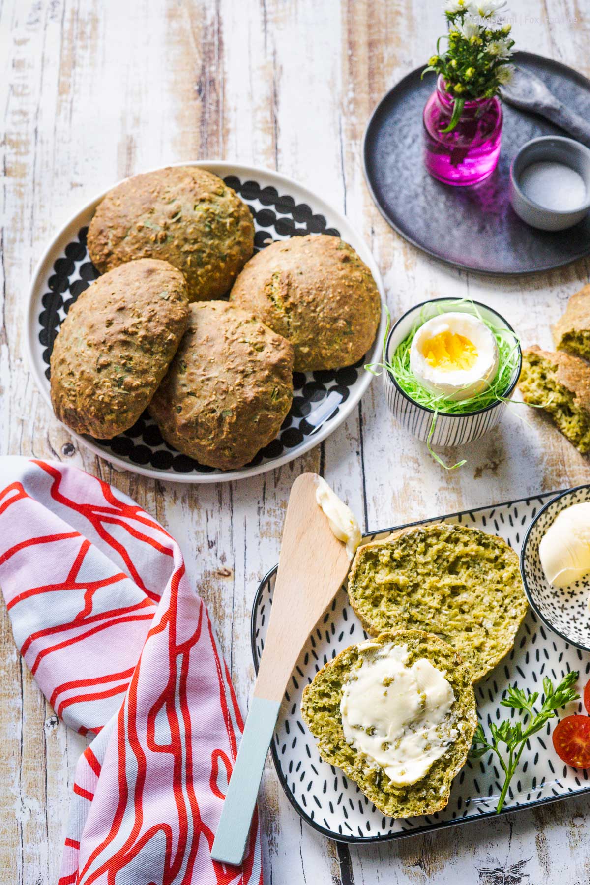 Bärlauch- Buttermilch - Brötchen in 25 Minuten kross und duftend aus dem Ofen | FoxyFood.de