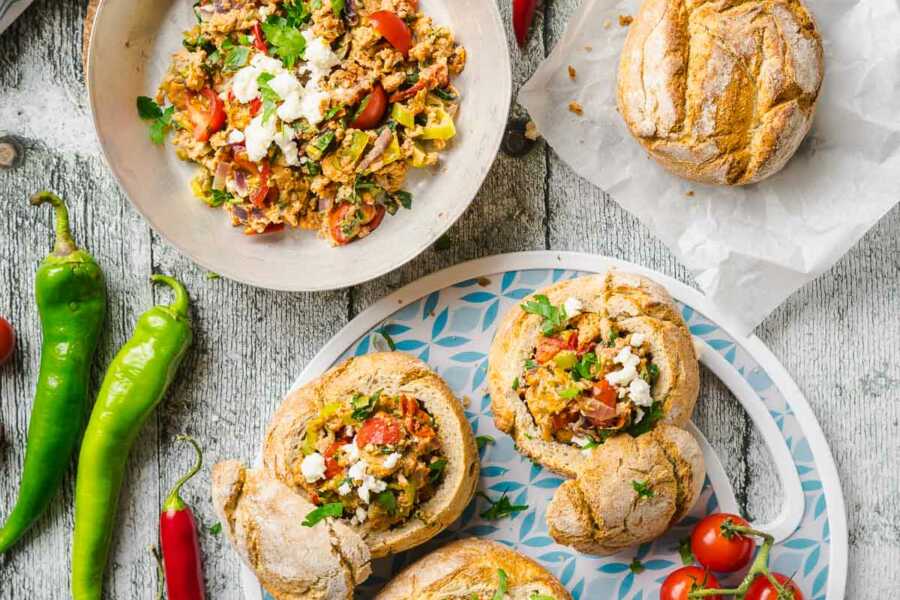 Menemen Buns mit Gemüse-Rührei gefüllte Brötchen Picknick Proviant Ausflug | FoxyFood.de